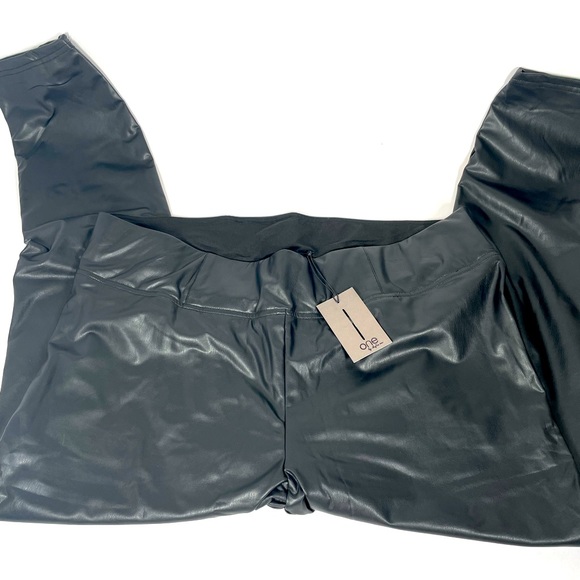 Black Faux Leather Leggings Size 2X - Picture 2 of 4